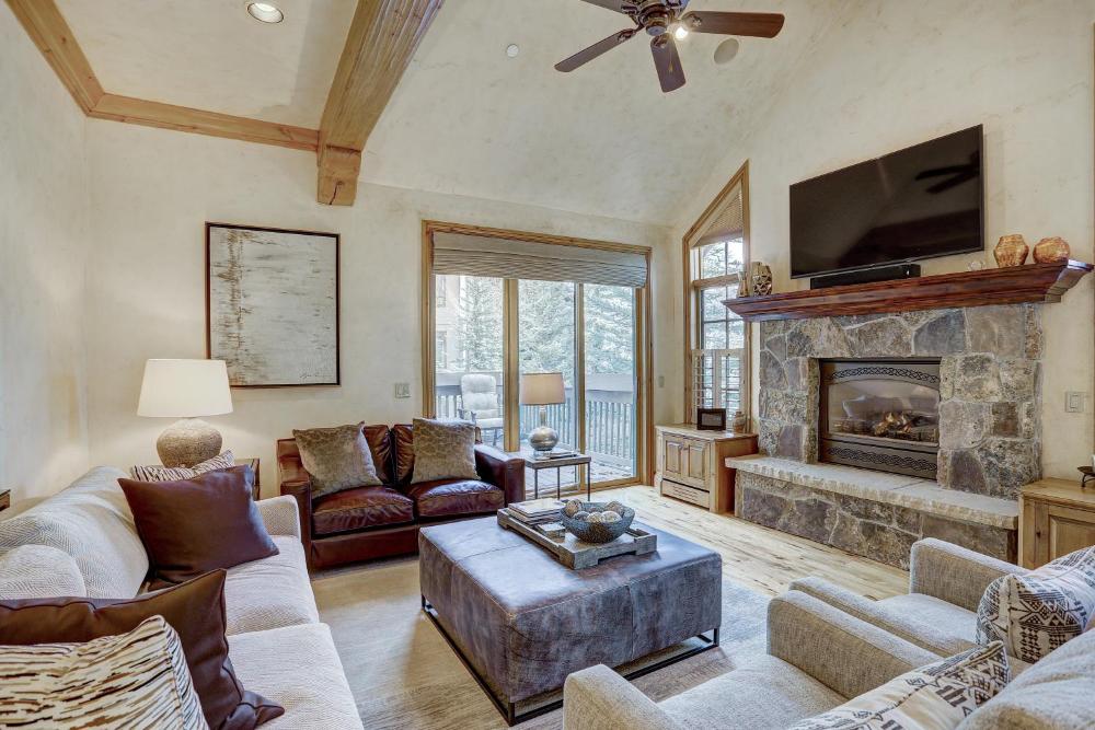 4BR Plus Den Platinum Townhome, Walk to lift townhouse